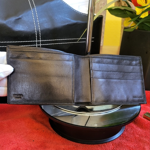 PRADA BLACK XL LOGO MEN'S WALLET. - Picture 7 of 8